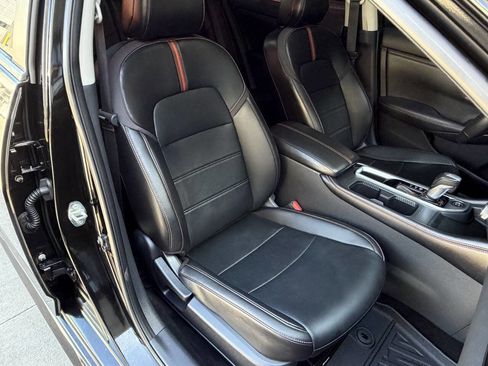 Used 2022 Nissan Sentra SR w/ SR Premium Package FWD image 21