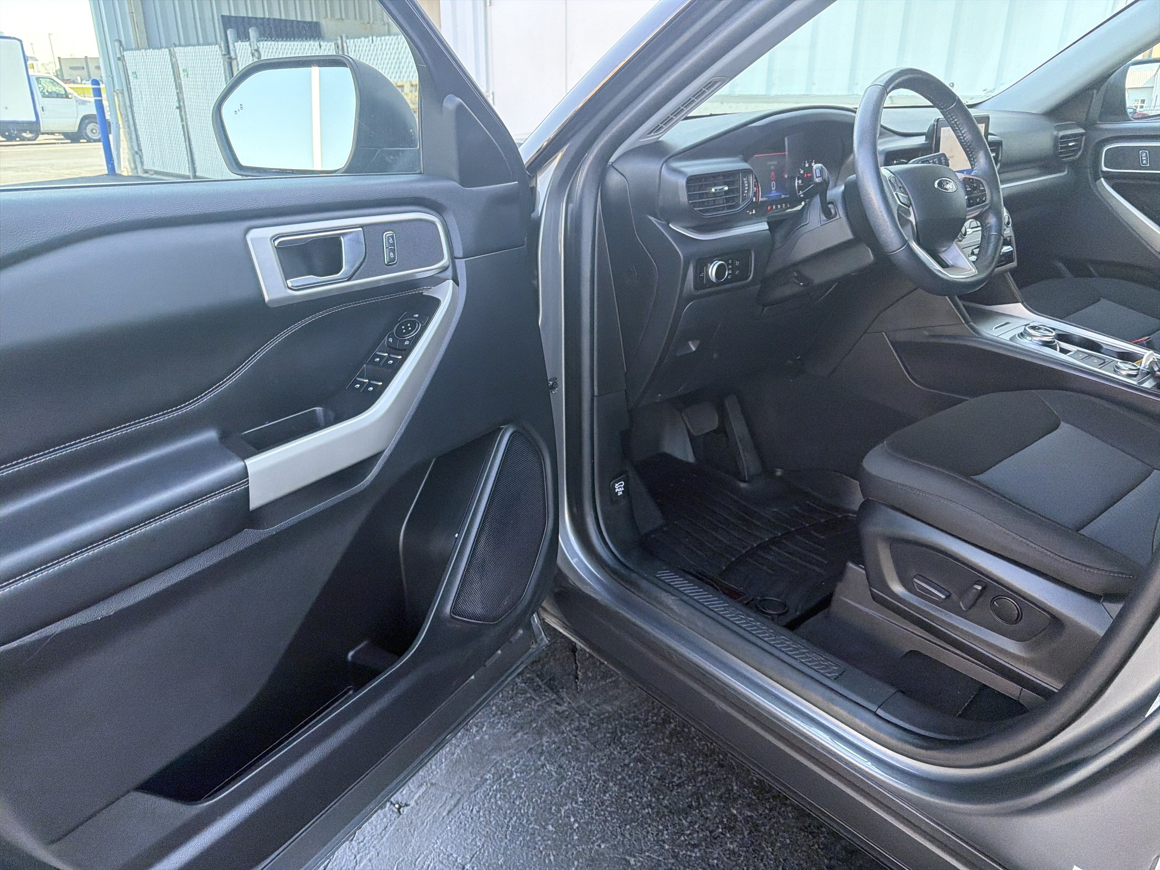Used 2023 Ford Explorer XLT w/ Class IV Trailer Tow Package AWD/4WD image 18