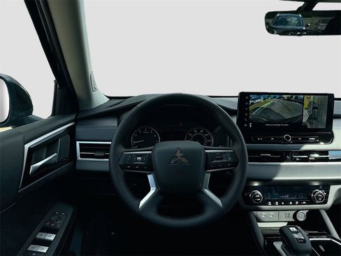 New 2025 Mitsubishi Outlander SE image 23