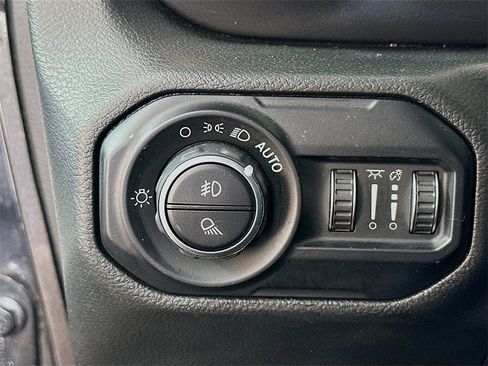 Used 2022 Jeep Gladiator Sport image 10