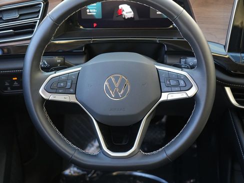 Used 2025 Volkswagen Atlas SE image 23