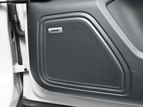 Certified 2025 Porsche Macan image 30