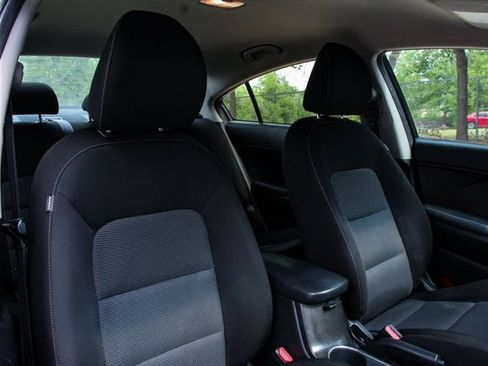 Used 2017 Kia Forte LX image 26