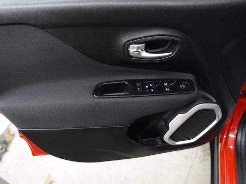 Used 2018 Jeep Renegade Latitude image 18