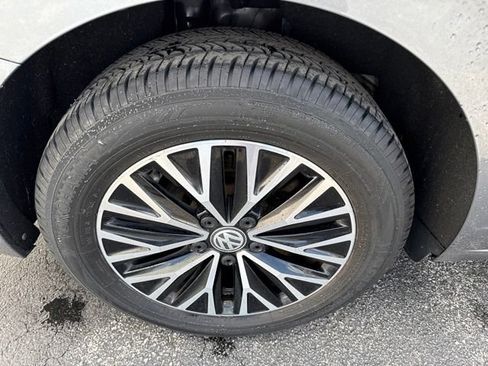 Used 2019 Volkswagen Jetta SE w/ Cold Weather Package FWD image 6