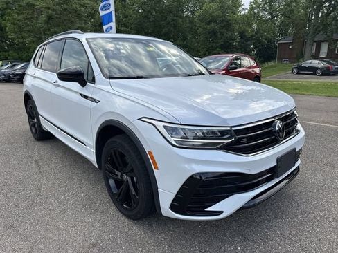 Used 2024 Volkswagen Tiguan SE R-Line AWD/4WD image 11