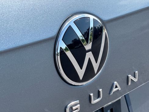 Used 2022 Volkswagen Tiguan SE w/ Panoramic Sunroof Package FWD image 18