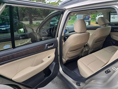 Used 2019 Subaru Outback 2.5i Limited w/ Protection Package #1 AWD/4WD image 9