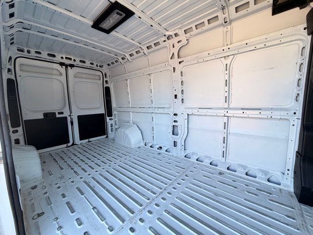 Used 2024 RAM ProMaster 2500 w/ Convenience Group FWD image 17