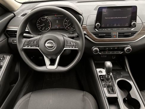 Used 2024 Nissan Altima 2.5 SV image 13