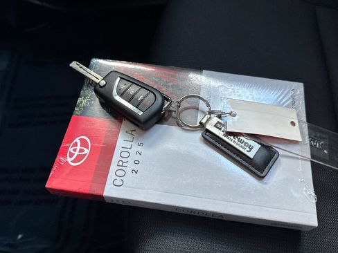 Used 2025 Toyota Corolla LE image 11