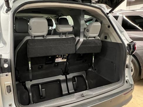 Used 2023 Toyota Sienna XLE image 11