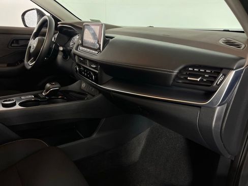 Used 2023 Nissan Rogue S image 27