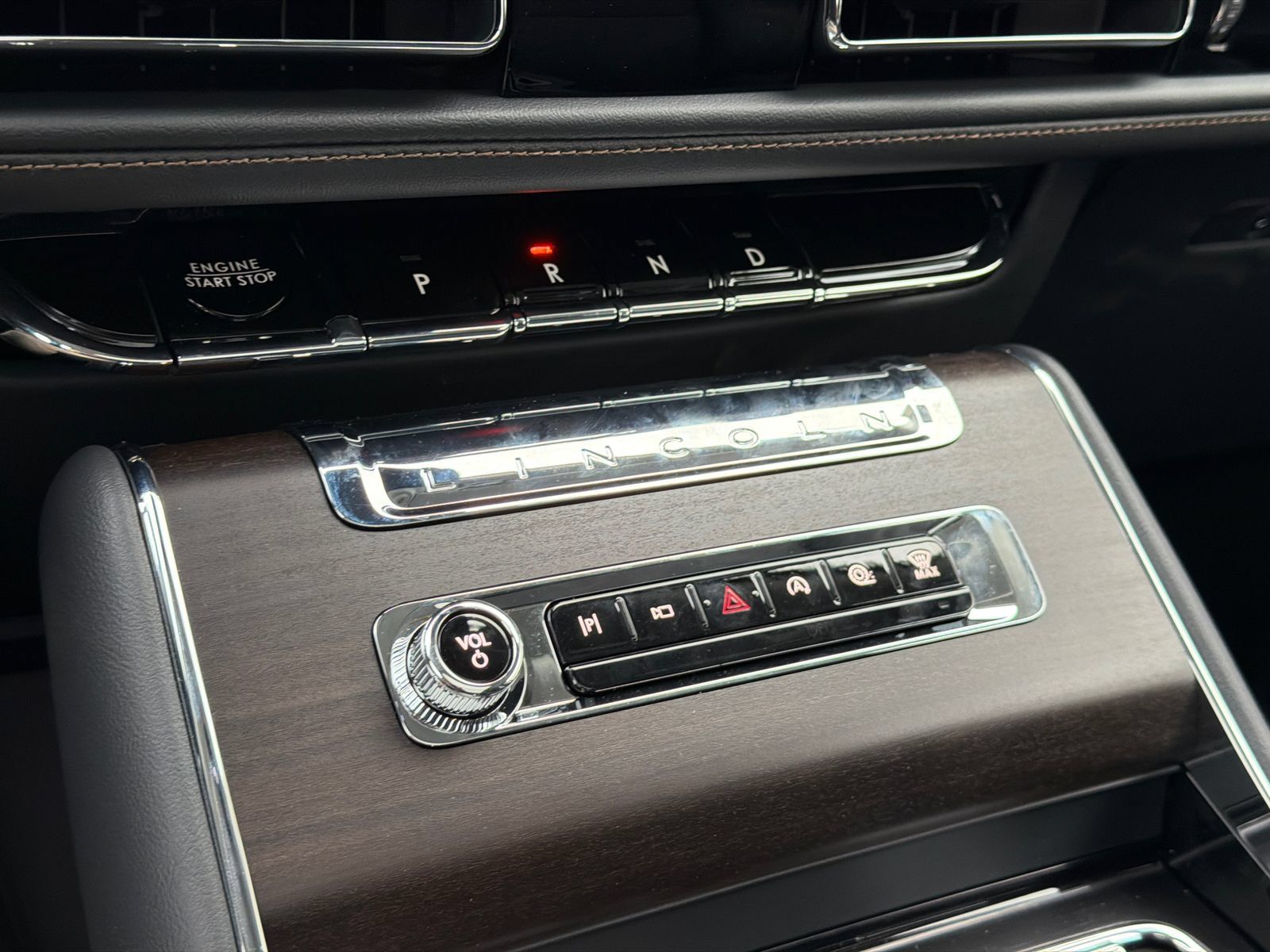 New 2027 Lincoln Aviator Reserve w/ Jet Appearance Package AWD/4WD image 30