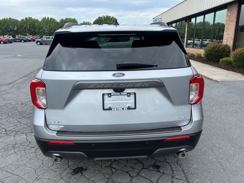 Used 2023 Ford Explorer XLT w/ Equipment Group 202A image 7