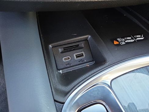 Used 2022 Buick Enclave Essence image 26