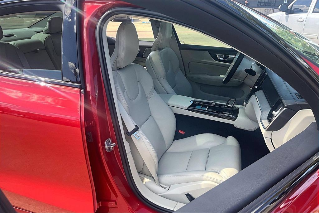 Used 2024 Volvo S60 T8 Ultimate w/ Climate Package AWD/4WD image 10