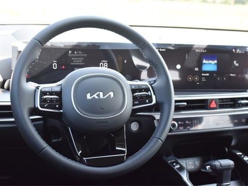 New 2025 Kia Sorento S image 18