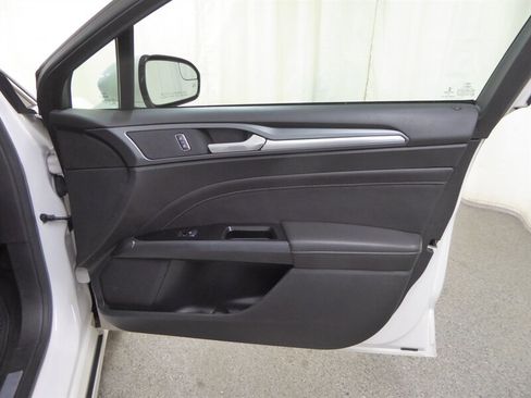 Used 2013 Ford Fusion Titanium image 24