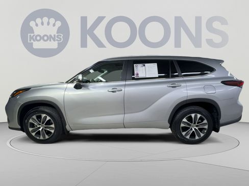 Used 2025 Toyota Highlander XLE AWD/4WD image 7