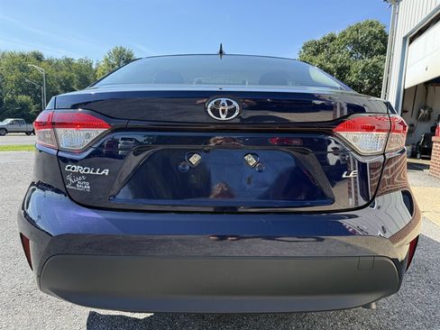 Used 2023 Toyota Corolla LE w/ Carpet Mat Package (TMS) FWD image 9