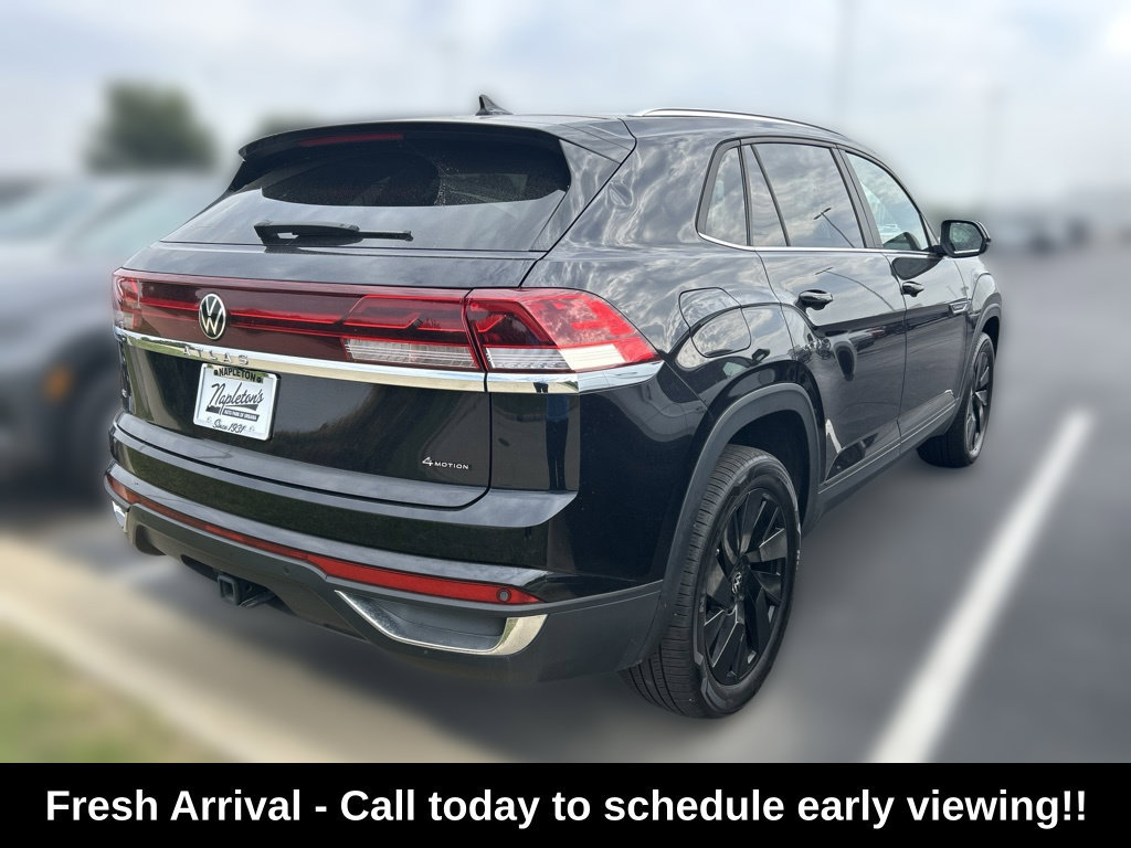Used 2025 Volkswagen Atlas Cross Sport SE AWD/4WD image 3