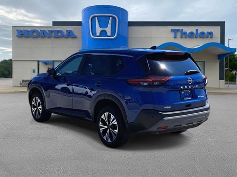 Used 2023 Nissan Rogue SV image 3