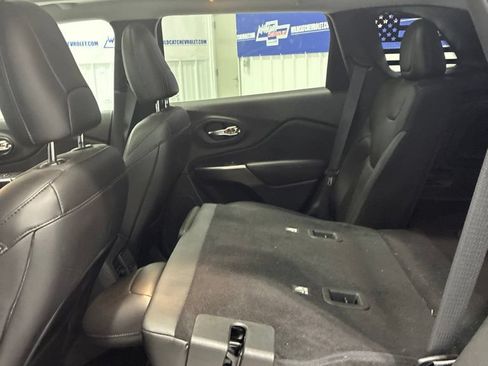 Used 2021 Jeep Cherokee Limited AWD/4WD image 38