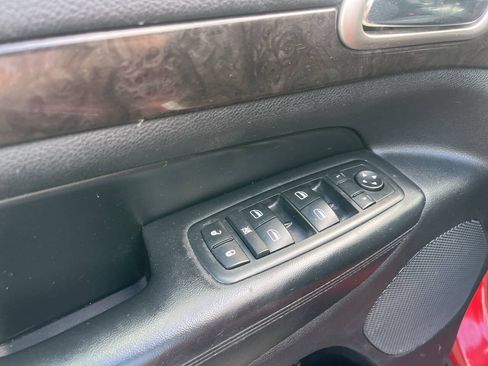 Used 2011 Jeep Grand Cherokee Laredo AWD/4WD image 14