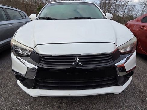 Used 2017 Mitsubishi Outlander Sport ES image 2