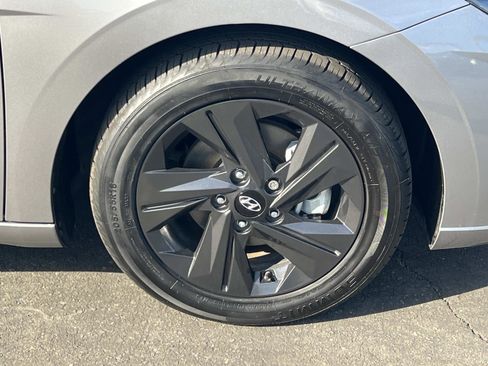 Used 2021 Hyundai Elantra Blue image 26