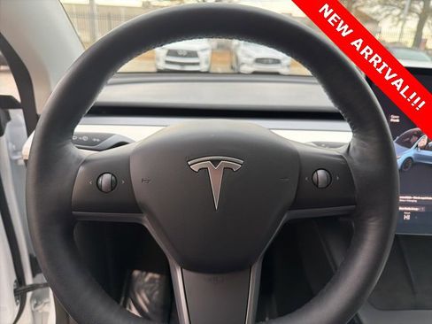 Used 2022 Tesla Model Y Long Range image 10