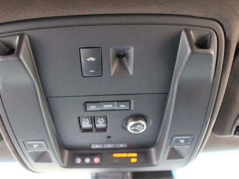 Used 2020 Cadillac Escalade ESV Platinum RWD image 46