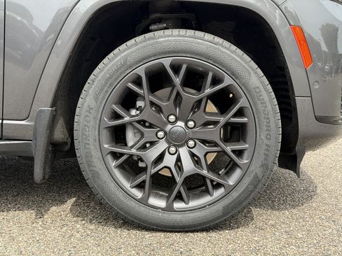 Used 2024 Jeep Grand Cherokee L Summit AWD/4WD image 13