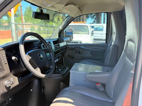 Used 2013 Chevrolet Express 2500 RWD image 23