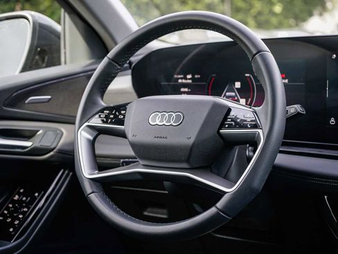 Used 2025 Audi Q6 e-tron Premium Plus image 15