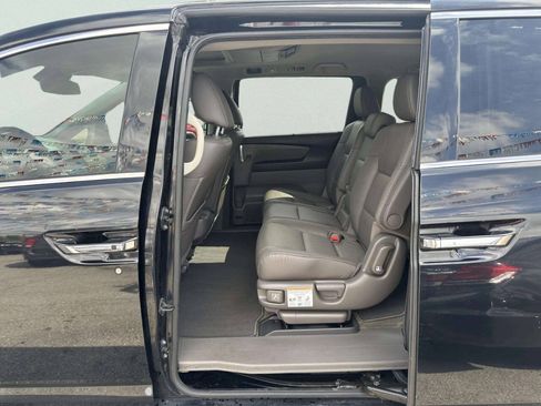 Used 2015 Honda Odyssey Touring Elite image 16