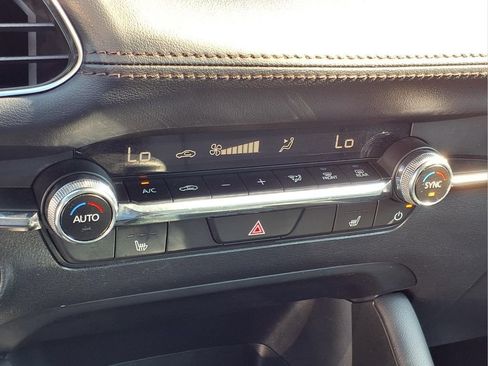 Used 2024 MAZDA MAZDA3 s FWD image 12