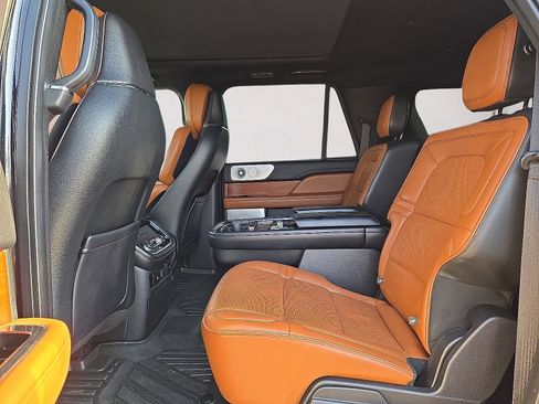 Used 2019 Lincoln Navigator L Reserve w/ Cargo Package AWD/4WD image 16