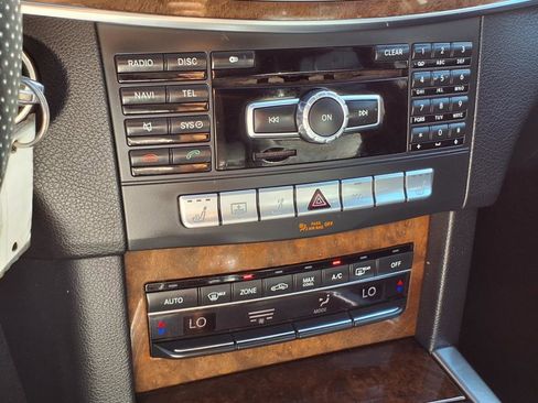 Used 2014 Mercedes-Benz E 350 4MATIC Sedan image 11