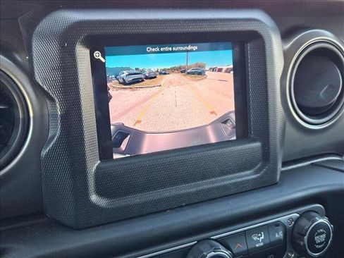 Used 2023 Jeep Gladiator Sport image 9