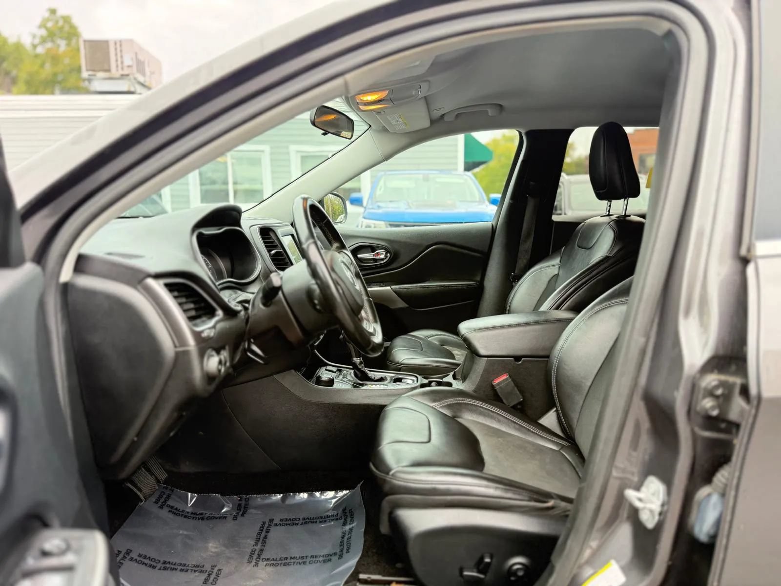 Used 2019 Jeep Cherokee Latitude Plus AWD/4WD image 9