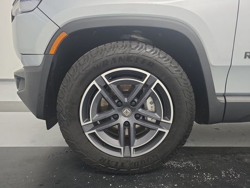 Used 2025 Rivian R1S Adventure AWD/4WD image 9