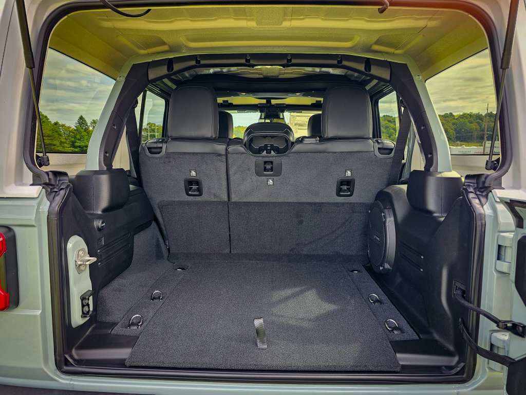 New 2027 Jeep Wrangler Unlimited Sahara AWD/4WD image 36