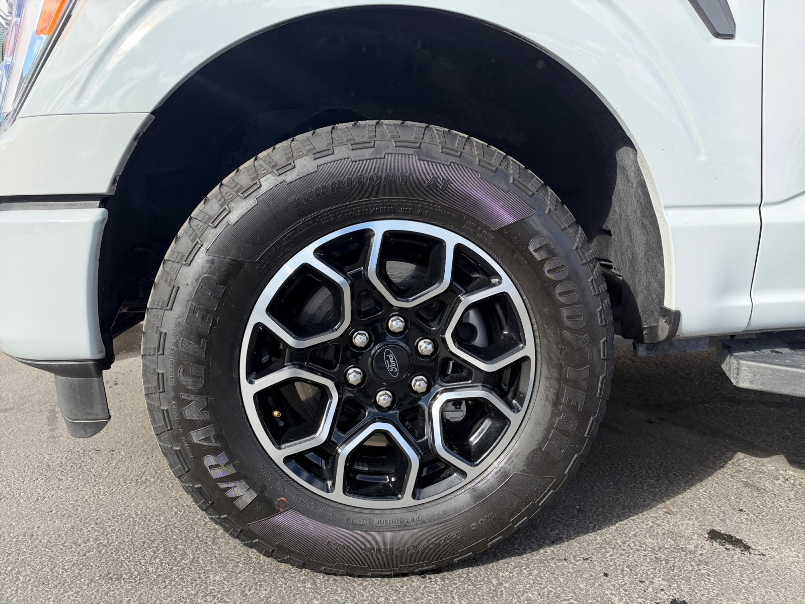 Used 2023 Ford F150 Lariat AWD/4WD image 10