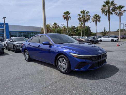 Used 2024 Hyundai Elantra SE FWD image 1