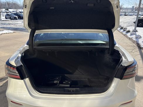 Used 2023 Nissan Maxima SR w/ Sport Mat Group image 32