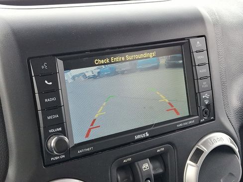 Used 2015 Jeep Wrangler Unlimited Rubicon w/ Connectivity Group image 18