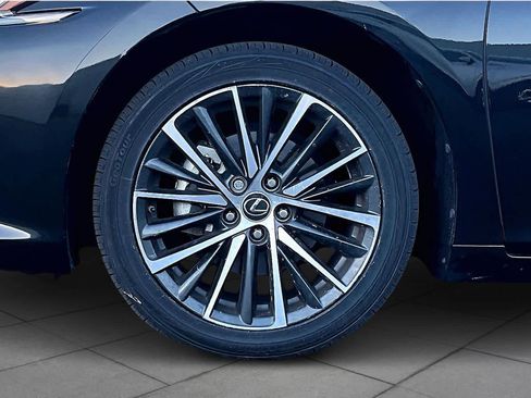 Used 2024 Lexus ES 300h w/ Premium Package image 11