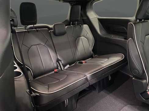 New 2026 Chrysler Pacifica Limited w/ Trailer Tow Group image 35